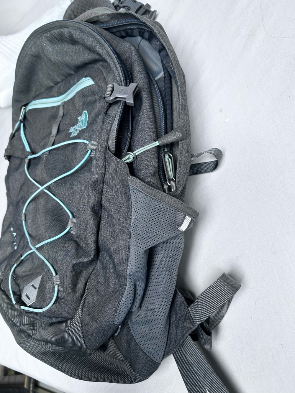 The North Face Borealis Backpack - Gray with Teal Accents unisex - Picture 4 of 13